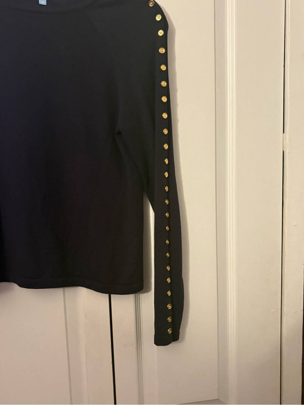 Classic Women's Black Long-Sleeve Sweater